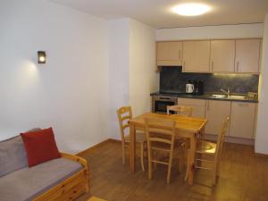 a kitchen and dining room with a table and chairs at Wohnung GREPPON NEND200 Ski in and Ski out in Nendaz