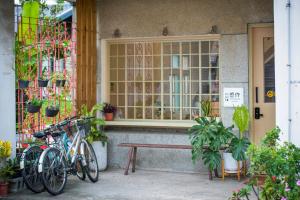 a building with bikes parked outside of a window at 感作移居共創空間 Touching Job Hostel in Qishan