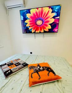 TV a/nebo společenská místnost v ubytování Family Central Retreat by Zeus Suites