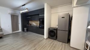 a kitchen with a refrigerator and a washing machine at City Place Luxury in Târgovişte +11 photos