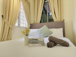Katil atau katil-katil dalam bilik di NEW! Petaling Jaya Corner Landed, 4 Bedroom, Kids Playground Slides, SS17,16 Pax,Seventeen Mall, Eastin, Phileo, SS2, Jaya One,UM
