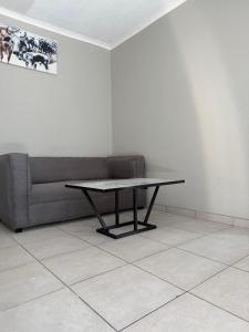 Πινγκ πονγκ στο Eagle Okahandja Self-Catering Accommodation ή εκεί κοντά