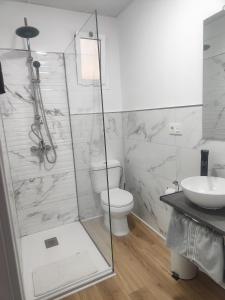 Ένα μπάνιο στο apartamento genil +21 φωτογραφίες