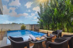 Hồ bơi trong/gần ll EMPYREAN STAY ll SUPREME VILLA ll 3BHK II PVT POOL II MINI BAR AREA II AC