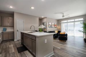 Una cocina o kitchenette en Lux Haven Whitestown