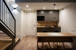 a kitchen and dining room with a wooden table at Kronoguest - Auto check-in in Castañares