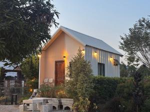 Bygningen som lodgen ligger i + 13 billeder