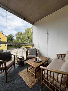 Posezení v ubytování Uutuutta hohtava tyylikäs kolmio lähellä keskustaa