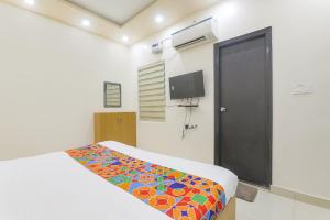 Katil atau katil-katil dalam bilik di FabHotel US Inn