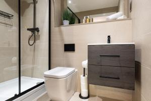 a bathroom with a toilet and a shower at Rock Mill 1 Bed Apartment 15 in Stoney Middleton +61 photos