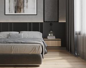 een slaapkamer met een bed en een tafel bij Kaf Mount Erciyes in Hacılar