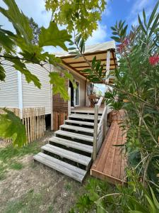 Το κτήριο όπου στεγάζεται  το κάμπινγκ +13 φωτογραφίες