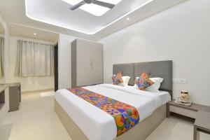 Voodi või voodid majutusasutuse FabHotel Synergy Stays toas