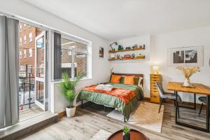 a bedroom with a bed and a window at Deluxe Studio Flat - King's Cross - by KeyHol Holiday Let in London