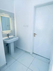 Un baño de شاليه الغيوم الفندقية