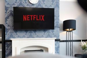 TV a/nebo společenská místnost v ubytování New! 3BR in Baxter Ave