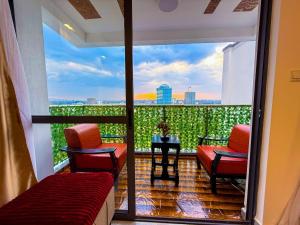 Χώρος καθιστικού στο 17th The Maze Suites - Pool, Gym, Play