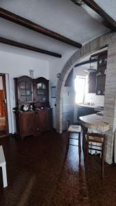 a living room with a table and a dining room at CasaAnna relax vicino al mare e al centro storico in San Felice Circeo