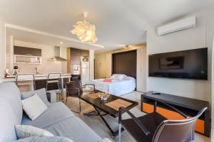 Η κουζίνα ή μικρή κουζίνα στο PALM-MAR Paradise with pools and AC