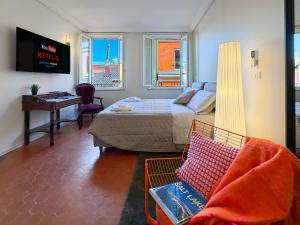 Μια τηλεόραση ή/και κέντρο ψυχαγωγίας στο Attico d'Autore in Piazza con Vista Ghirlandina