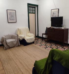 Et tv og/eller underholdning på Alojamento Raymundo