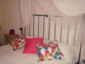 A bed or beds in a room at Agriturismo Le Vigne di Pace