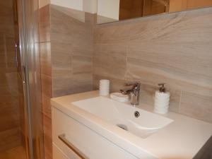 a bathroom with a sink and a shower at meschihouse - Da Vinci 35 in Lecco +29 photos