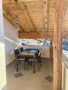 a dining room with a table and chairs at Ferienwohnung Mieminger Plateau in Mieming