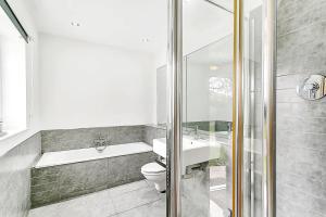 a bathroom with a toilet and a sink and a shower at Lovely 2 Bedroom Holiday Chalet near Sidmouth in Sidmouth