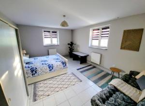 a bedroom with a bed and a table and a couch at Panorama Widok in Ostróda