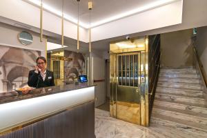 Μέλη του προσωπικού του Hotel Tritone