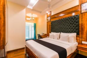 Postel nebo postele na pokoji v ubytování FabHotel Hill Fort + 42 fotografií