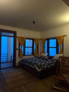 Postel nebo postele na pokoji v ubytování Green Ville by Stay Stories