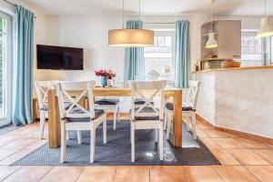 a dining room with a table and chairs at Haus Arielle in Prerow