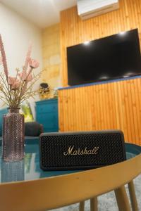 TV a/nebo společenská místnost v ubytování La Bulle Médocaine villa design avec jaccuzy privé