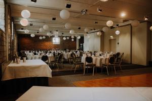 a banquet hall with tables and chairs and lights at Hotel am Schloß Apolda in Apolda