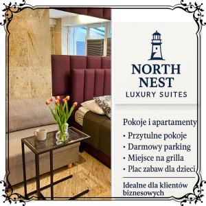un cartello per un soggiorno con un letto e un tavolo di North Nest Luxury Suites a Danzica