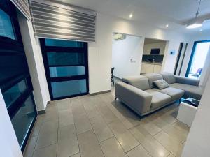 Χώρος καθιστικού στο The Edge Apartments