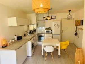 Dapur atau dapur kecil di T2 tout neuf avec Parking à 10km d'Aix et Marseille