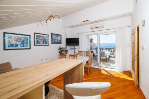 TV a/nebo společenská místnost v ubytování Sunset Terace