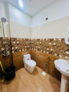 Koupelna v ubytování Luxury & Comfortable 1 Bed Furnished Apartment Bahria town Rawalpindi Islamabad One bedroom flat