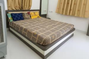 a bed in a room with a bed frame at Matra Chhaya farmhouse in Nāna
