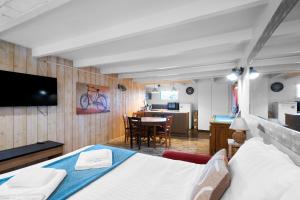 a bedroom with a bed and a kitchen with a table at Gite L'échappée in Campagne +32 photos