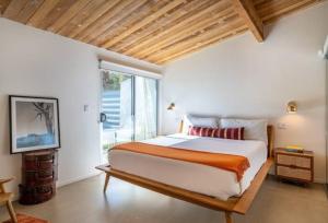 Ένα ή περισσότερα κρεβάτια σε δωμάτιο στο Villa Amaris +12 φωτογραφίες