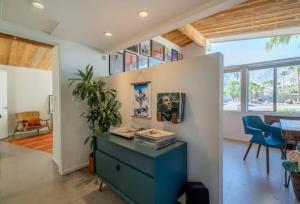 Μια τηλεόραση ή/και κέντρο ψυχαγωγίας στο Villa Amaris