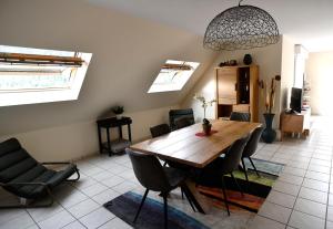 Posezení v ubytování Le panorama - Appartement meublé 5 pièces cuisine salle de bain + 18 fotografií