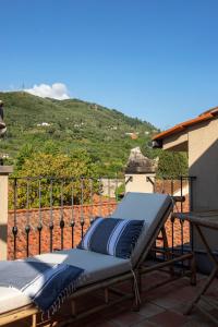 a bed on a balcony with a view of a mountain at Casa Allegra in Pietrasanta