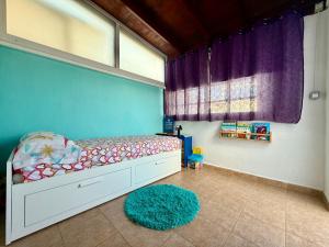 Ένα ή περισσότερα κρεβάτια σε δωμάτιο στο Casa Lolilla +9 φωτογραφίες