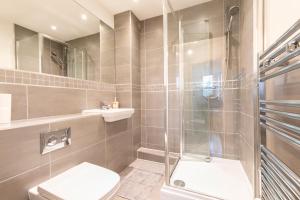 a bathroom with a shower and a toilet and a sink at Private stylish flat in Romford - Free parking, 5 min walk Elizabeth line in Romford