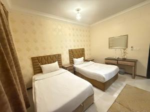 Ένα ή περισσότερα κρεβάτια σε δωμάτιο στο Al-Shmoukh Hotel